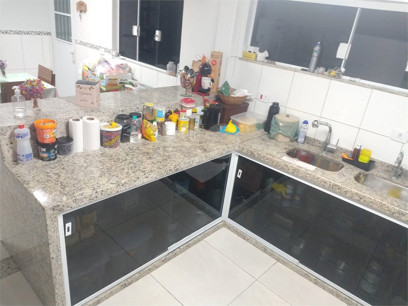 Sobrado à venda com 3 quartos em Jardim Helena, Ferraz de Vasconcelos, SP