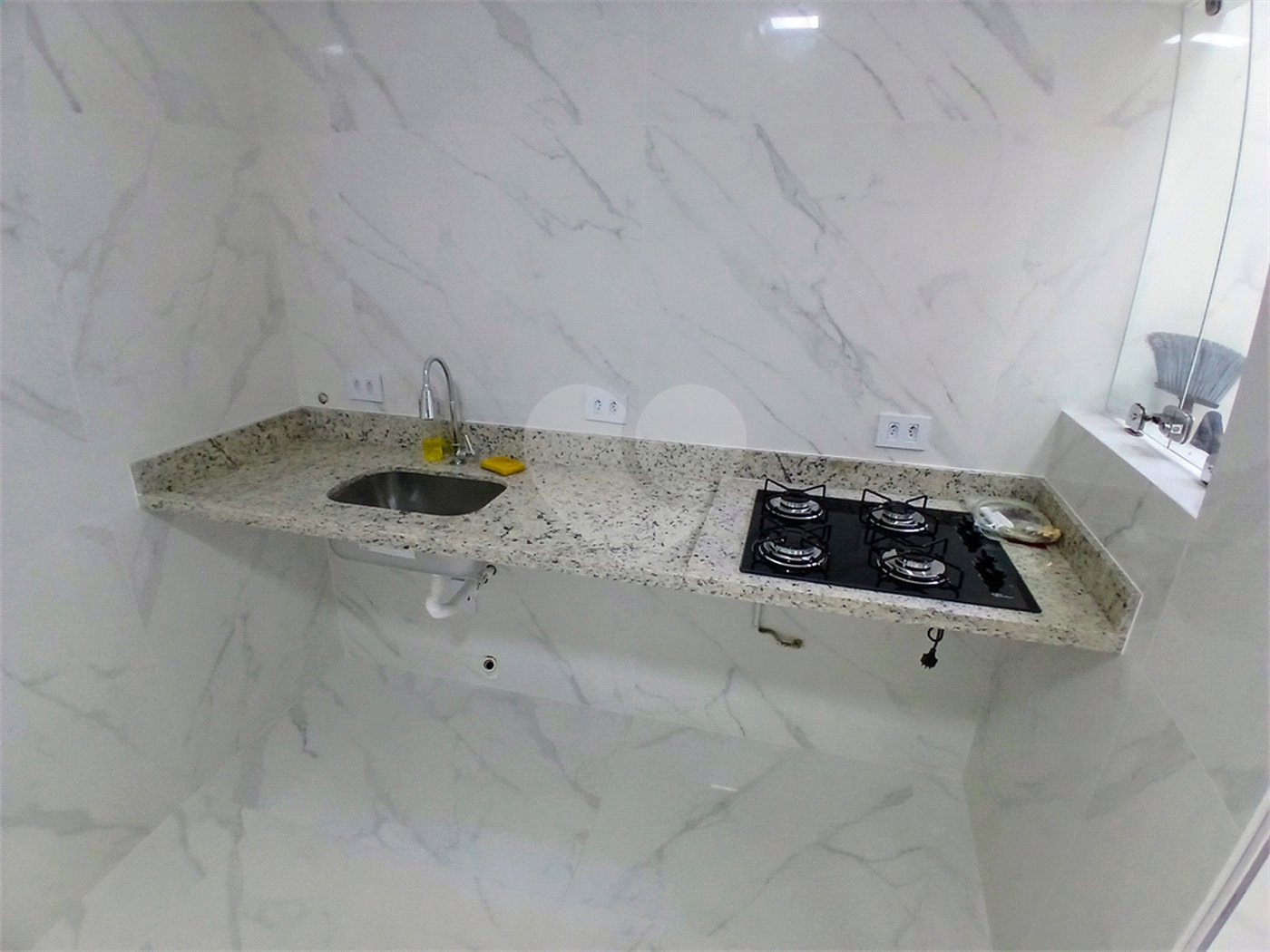 Casa à venda com 3 quartos, sendo 1 suíte,  no condomínio Res Saint Honoré, São Paulo - SP