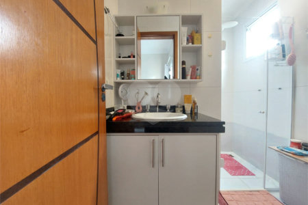 Casa à venda com 3 quartos, sendo 2 suítes,  em Jardim Lallo, São Paulo, SP