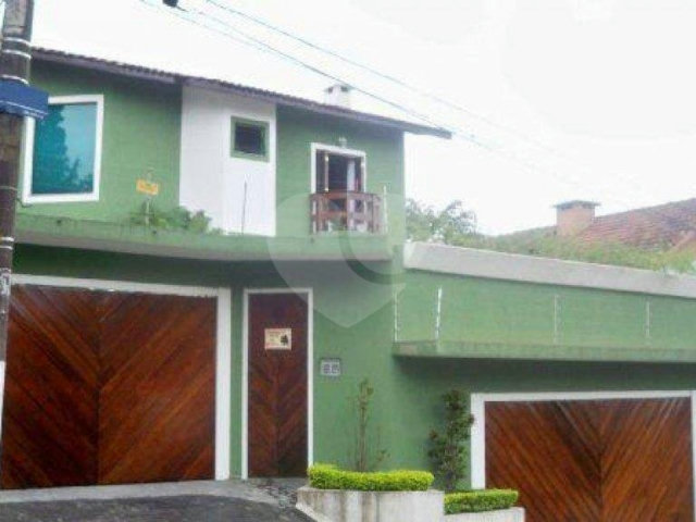 Sobrado à venda com 4 quartos, sendo 3 suítes,  em Tremembé, São Paulo, SP