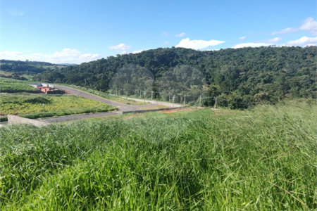 Terreno à venda no condomínio Portal Lamis, Bom Jesus dos Perdões - SP