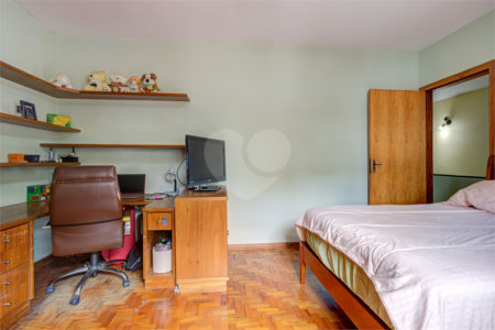 Sobrado à venda com 5 quartos, sendo 3 suítes, em Chácara Monte Alegre, São Paulo, SP