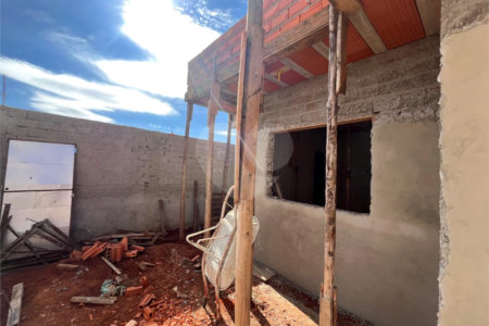 Casa à venda com 2 quartos, sendo 1 suíte,  no condomínio Tivolli, Itapetininga - SP
