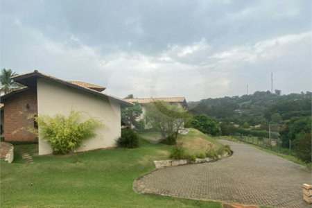 Casa à venda com 4 suítes no condomínio Vale da Santa Fé, Vinhedo - SP