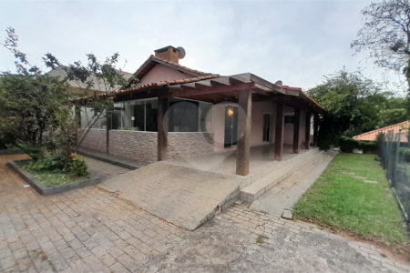 Casa à venda com 3 quartos, sendo 1 suíte,  em Retiro das Fontes, Atibaia, SP