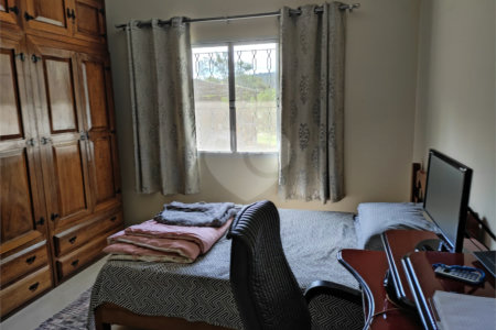 Chácara à venda com 3 quartos, sendo 2 suítes,  em Parque Varanguera, São Roque, SP