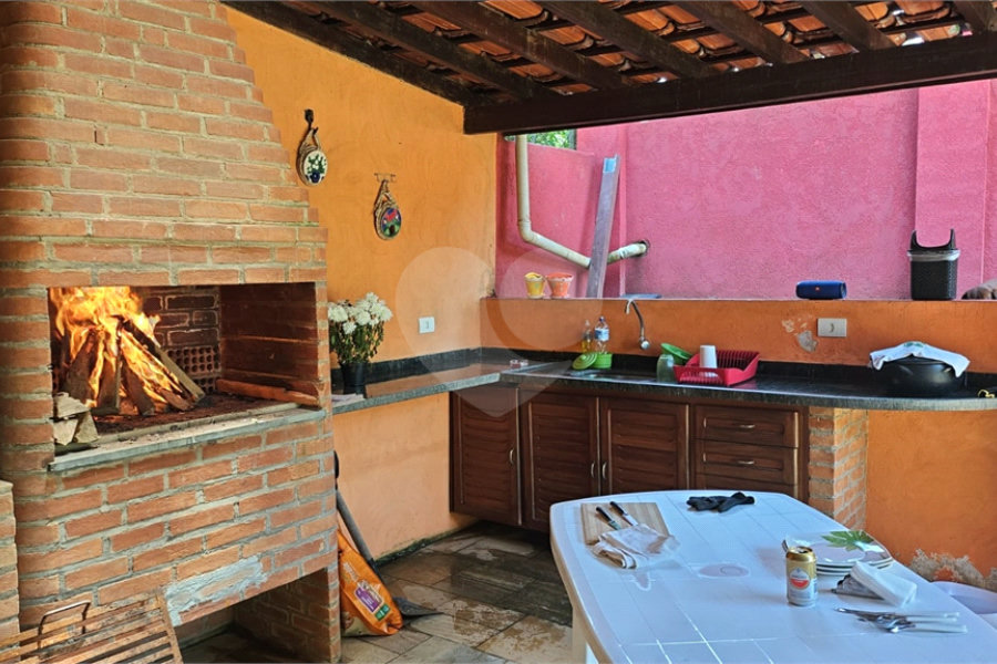Casa à venda com 4 quartos, sendo 3 suítes, no condomínio Residncial Euroville, Carapicuíba - SP