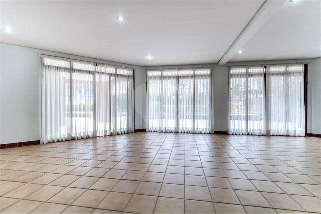 Apartamento à venda com 3 quartos, sendo 1 suíte, em Vila Hamburguesa, São Paulo, SP
