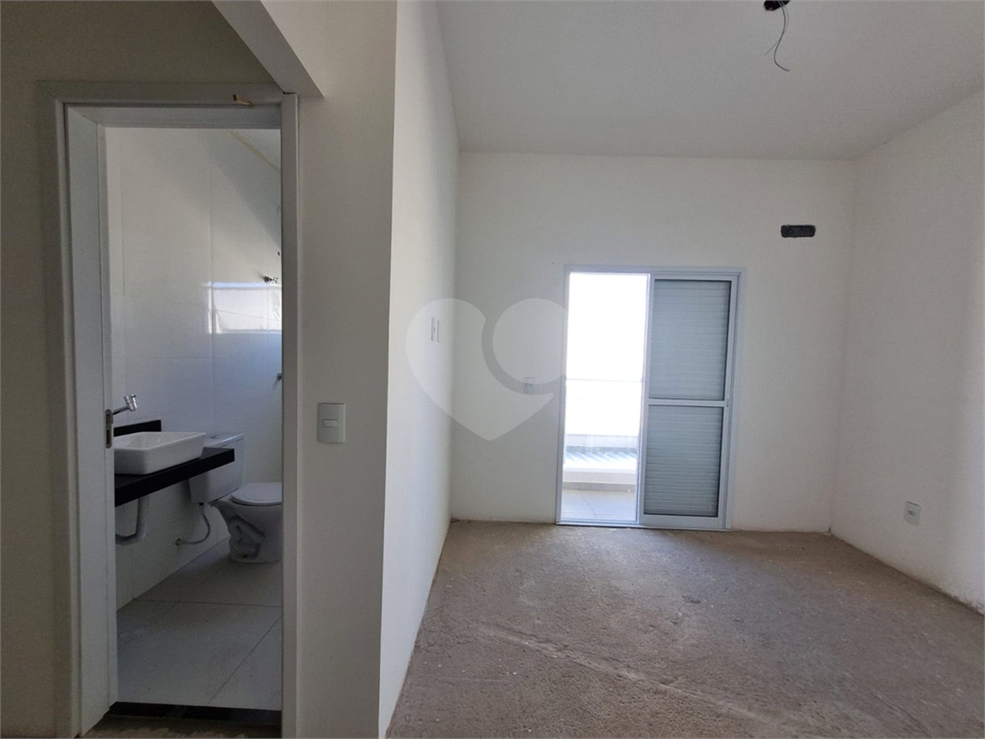 Casa à venda com 3 quartos, sendo 1 suíte, no condomínio Residencial Américo Figueiredo, Sorocaba - SP