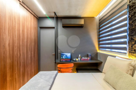 Apartamento de 33m2 com 1 dorm, 1 banheiro. Estuda permuta.