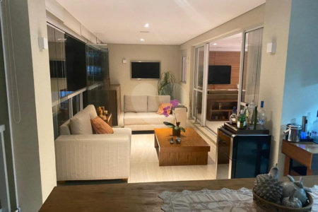 Condomínio clube, Apartamento na Mooca com 204 m² Com 3 suítes e 4 Vagas.