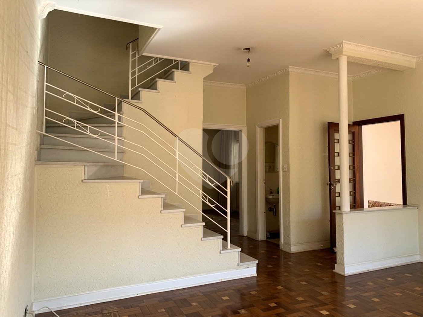 Casa à venda na Aclimação de 190m² com 3 dormitórios e 2 vagas.