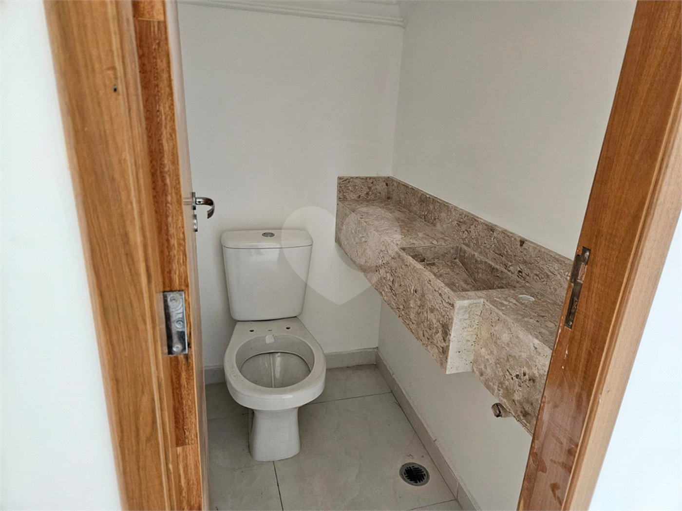 Sobrado à venda com 3 quartos, sendo 1 suíte, em Vila Romero, São Paulo, SP