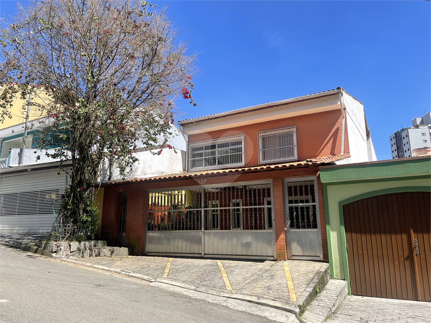 Sobrado à venda com 4 quartos, sendo 1 suíte, em Vila Gilda, Santo André, SP