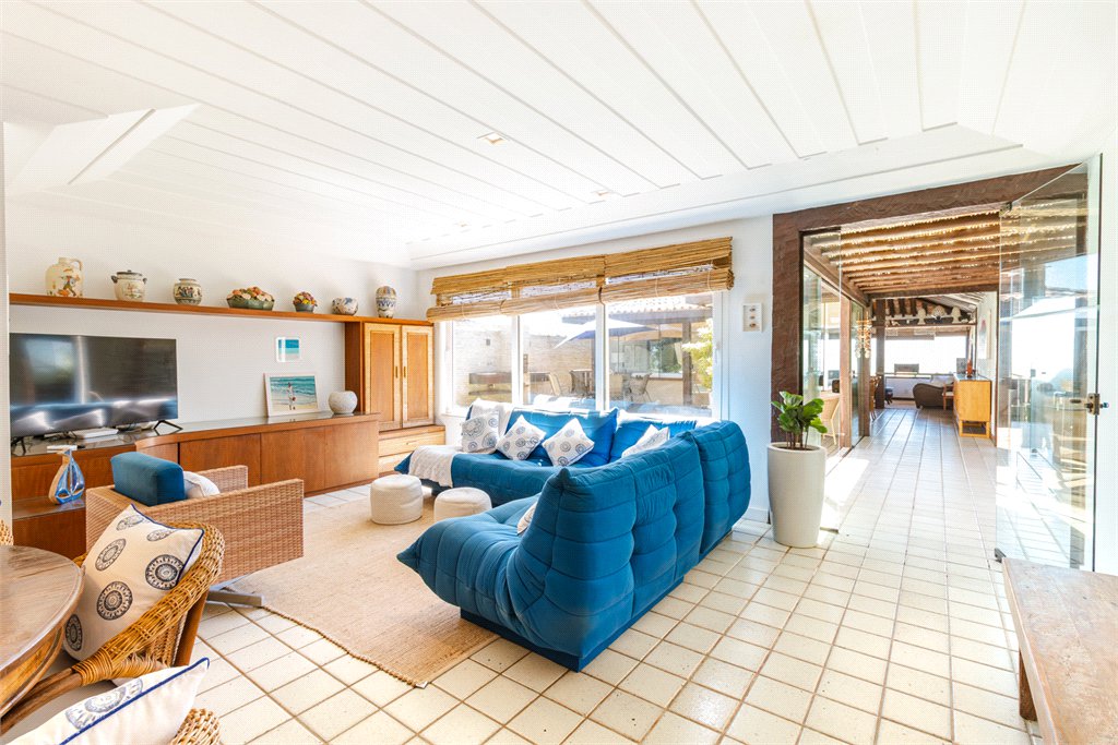 Casa em condomínio à venda com 6 quartos, sendo 5 suítes,  em Praia Rasa, Armação dos Búzios, RJ
