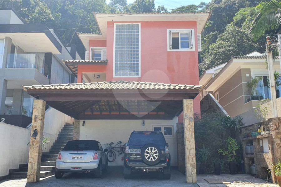 Casa à venda com 3 quartos, sendo 2 suítes, no condomínio Cond Jardim Itatinga, São Paulo - SP