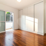 Casa à venda com 4 quartos, sendo 2 suítes, no condomínio Vila das Andorinhas, São Paulo - SP
