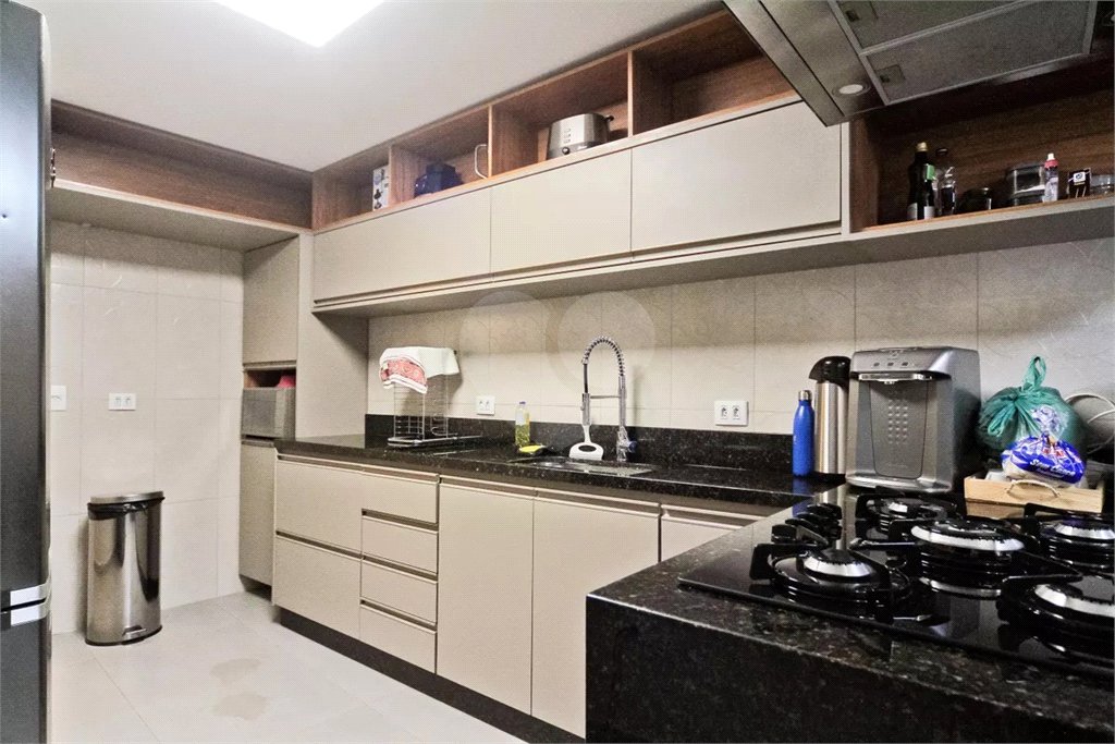 Sobrado à venda com 2 quartos, sendo 1 suíte, em Vila dos Remédios, São Paulo, SP