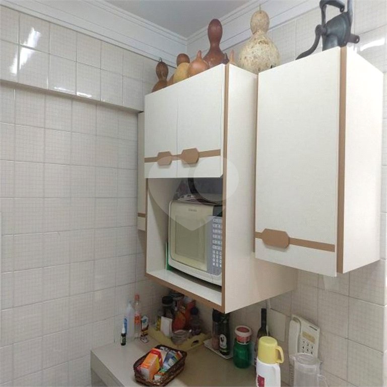 Apartamento na Vila Nova Conceição de 100m2 com 2 dorms, 1 suíte , 3 banheiros, 2 vagas. Estuda permuta.
