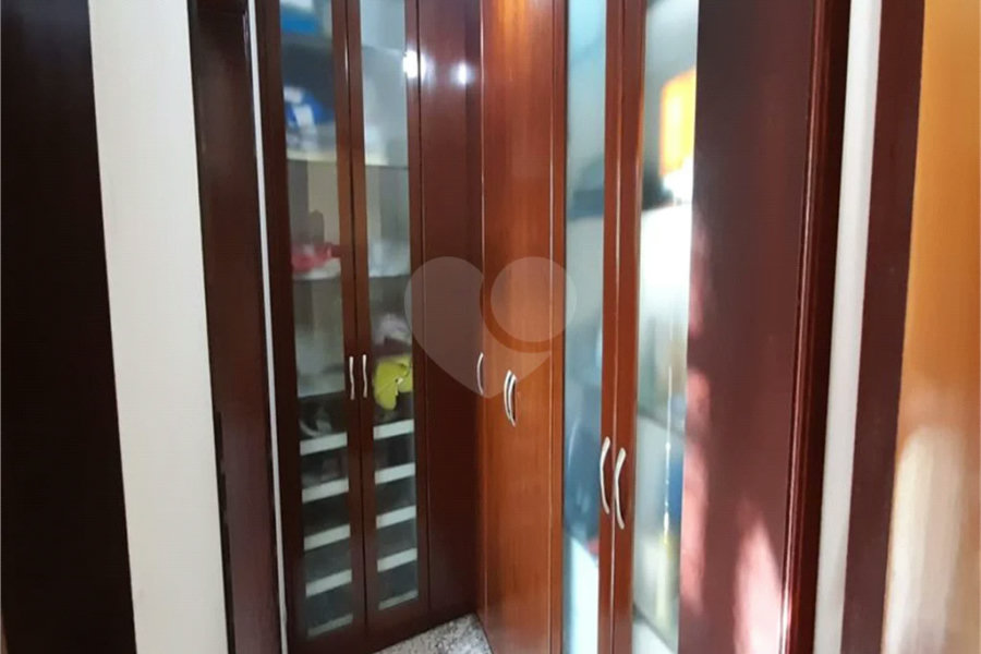 Sobrado à venda com 3 suítes em Vila Romero, São Paulo, SP