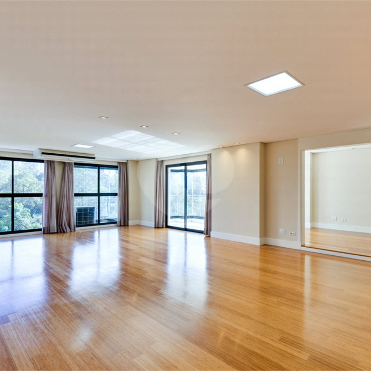 Apartamento para alugar com 4 suítes em Santo Amaro, São Paulo, SP