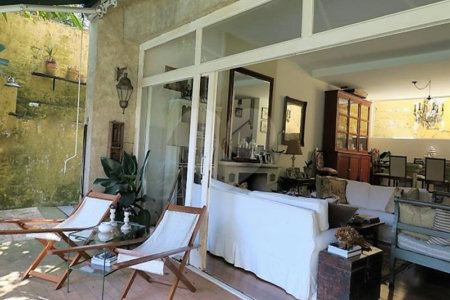 Casa à venda com 4 quartos, sendo 2 suítes, em Jardim Morumbi, São Paulo, SP