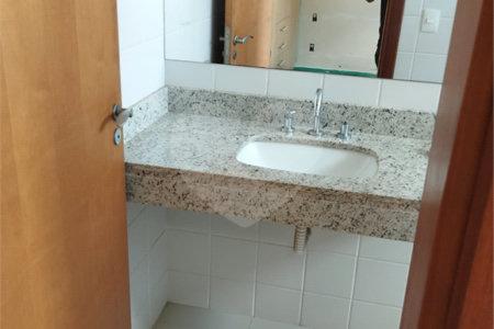 Sobrado à venda com 4 quartos, sendo 3 suítes, em Altos do Jaraguá, Araraquara, SP