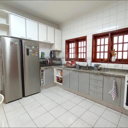 Casa à venda com 5 quartos, sendo 1 suíte, no condomínio Constantino Mattucci, Sorocaba - SP