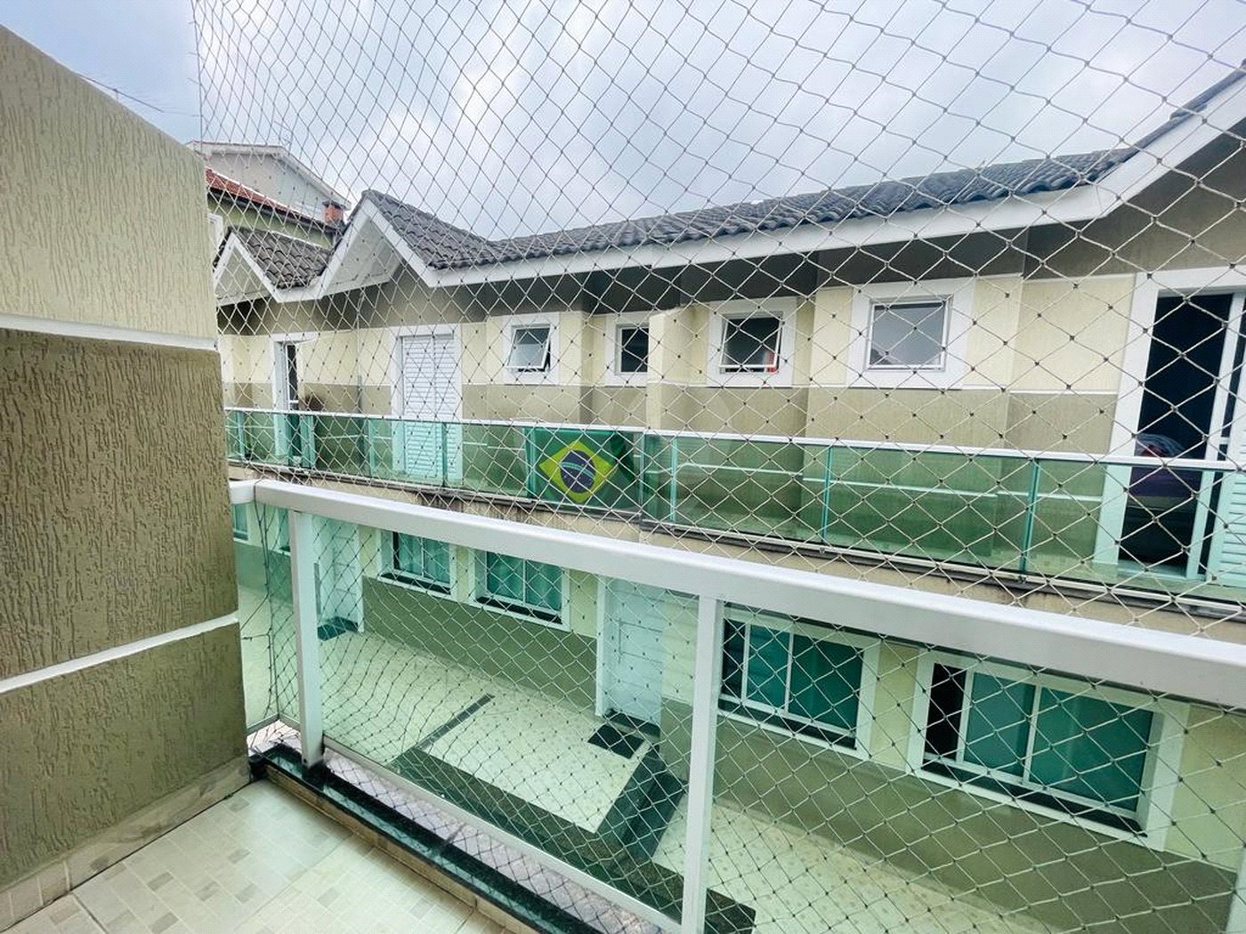 Casa à venda com 3 quartos, sendo 1 suíte,  no condomínio Rafaela I, São Paulo - SP