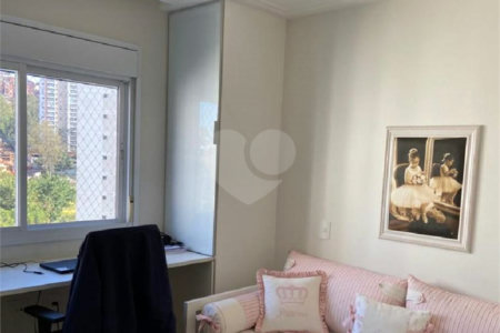 Apartamento à venda com 3 suítes em Vila Andrade, São Paulo, SP