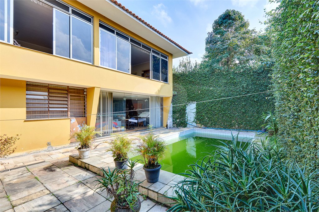 Casa de Vila à venda com 4 quartos, sendo 3 suítes,  em Alto da Boa Vista, São Paulo, SP
