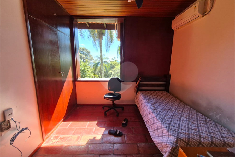 Casa Térrea à venda com 4 quartos, sendo 2 suítes, em Roseira, Mairiporã, SP