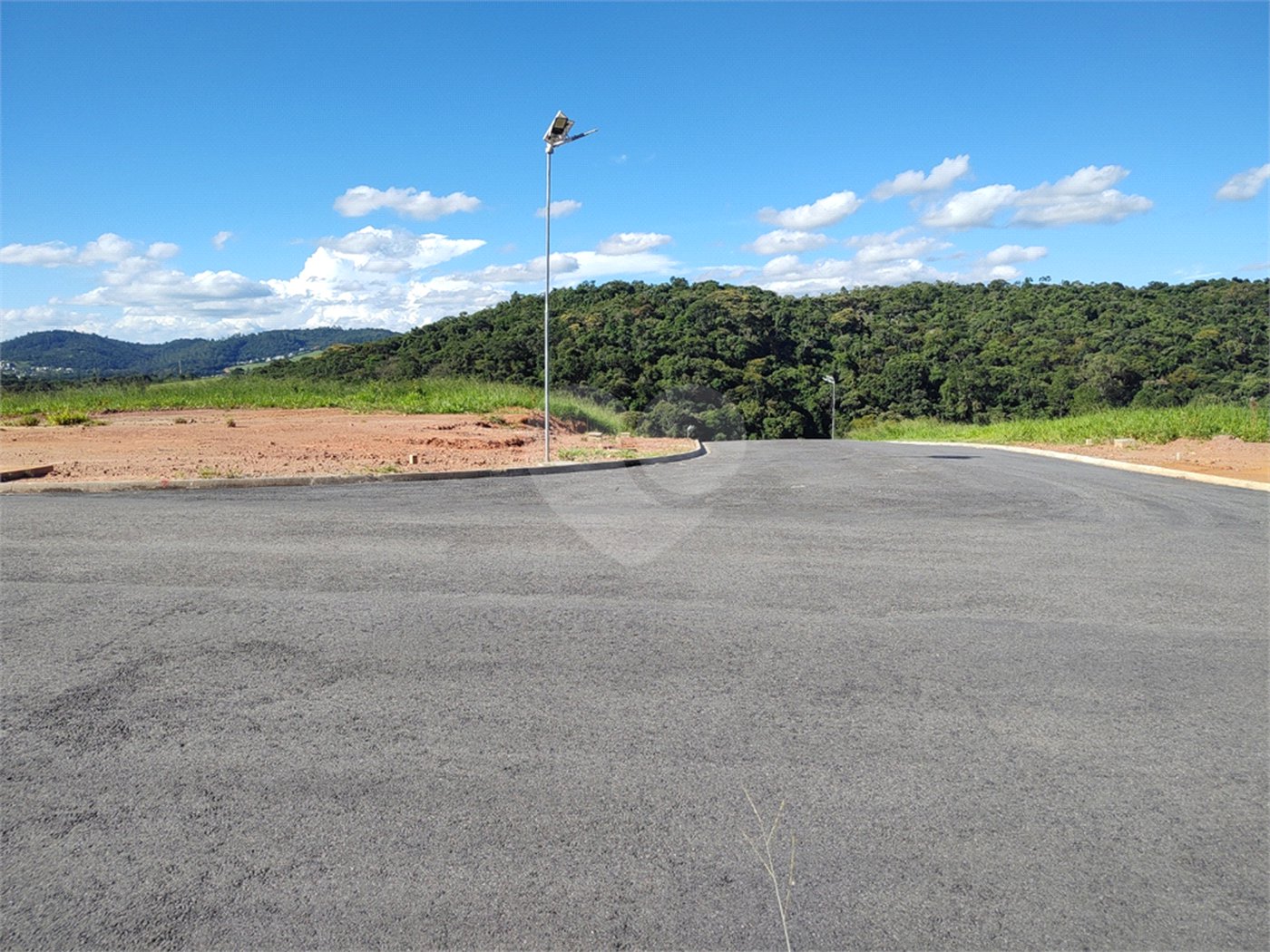 Terreno à venda no condomínio Portal Lamis, Bom Jesus dos Perdões - SP
