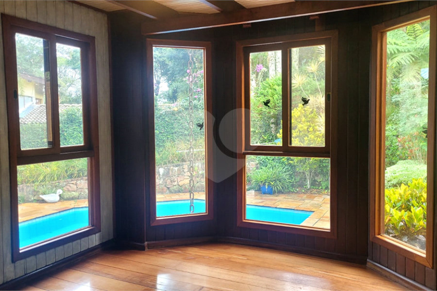 Casa à venda ou para alugar com 3 quartos, sendo 1 suíte, no condomínio Associação Reserva das Hortênsias, Mairiporã - SP