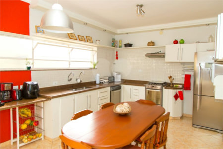 Casa à venda com 4 quartos, sendo 1 suíte, no Centro, Atibaia, SP