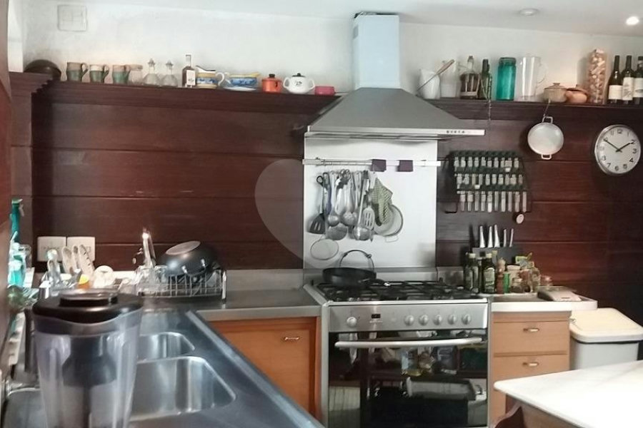 Casa à venda com 6 quartos, sendo 3 suítes, em Jardim São Bento, São Paulo, SP