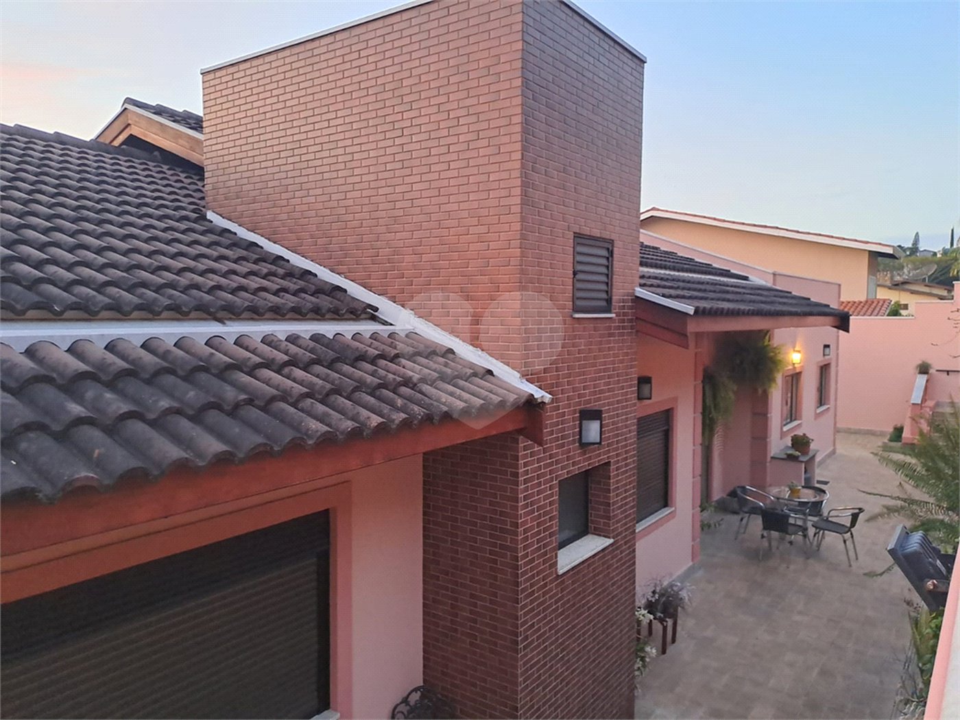 Casa à venda com 3 quartos, sendo 1 suíte, no condomínio Estância Marambaia, Vinhedo - SP