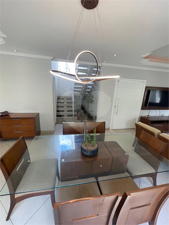 Casa à venda com 5 quartos, sendo 1 suíte, no condomínio Residencial Green Ville, Rio de Janeiro - RJ