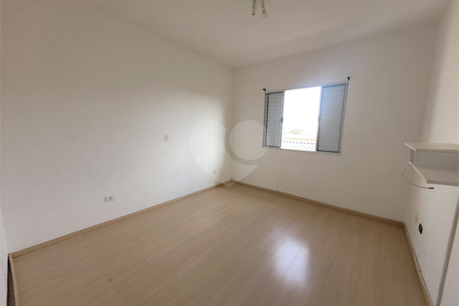 Casa à venda com 3 quartos, sendo 1 suíte, em Parque Maria Domitila, São Paulo, SP