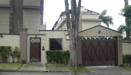 Casa à venda com 3 quartos, sendo 1 suíte, no condomínio Algarve Residencial, São Paulo - SP