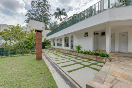 Casa à venda com 4 suítes no condomínio Granja do Morumbi, São Paulo - SP