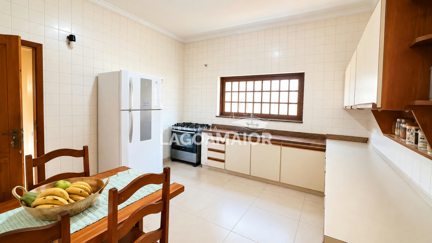 Casa à venda com 6 quartos, sendo 3 suítes,  em Santos Dumont, Três Lagoas, MS