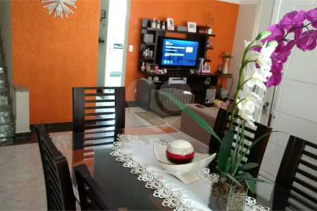 Casa à venda com 3 quartos, sendo 1 suíte, no condomínio Residencial Água Fria, São Paulo - SP