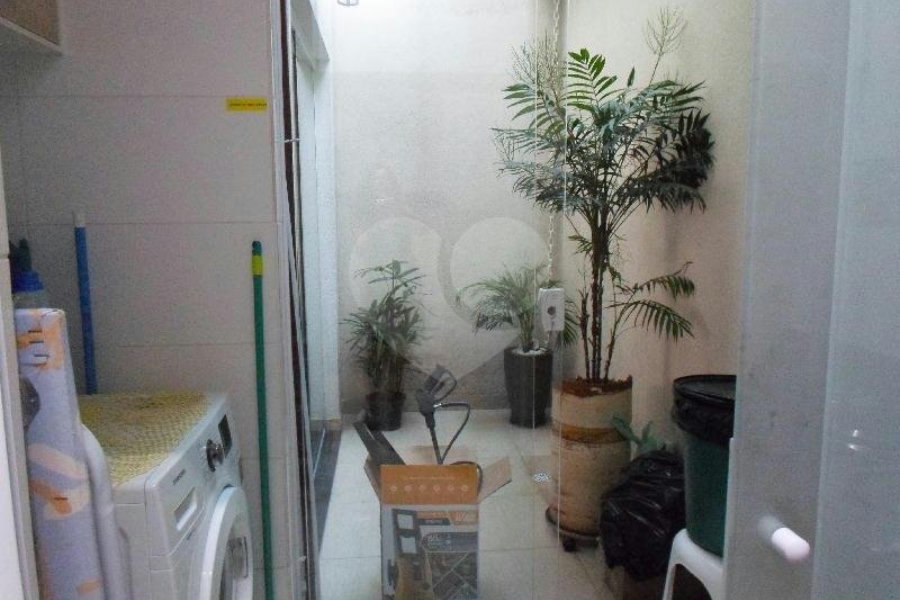 Casa à venda com 3 quartos, sendo 1 suíte, no condomínio Fernandes, São Paulo - SP
