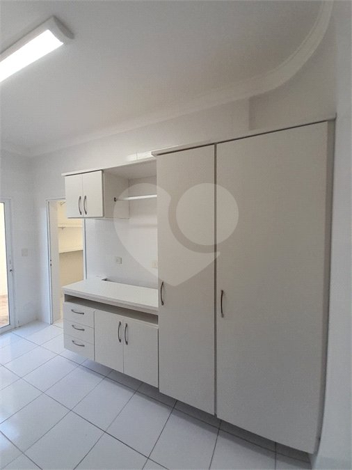Casa à venda com 4 quartos, sendo 3 suítes, no condomínio Residencial Terras de Vinhedo, Vinhedo - SP