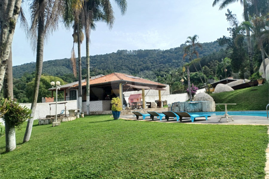 Casa à venda com 5 quartos, sendo 2 suítes, em Rio Abaixo, Mairiporã, SP