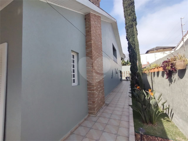 Sobrado à venda com 4 quartos, sendo 2 suítes,  em Interlagos, São Paulo, SP