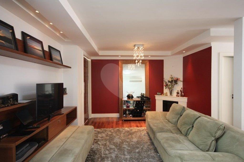 Casa à venda com 4 quartos, sendo 2 suítes, no condomínio Melbourne Residence, São Paulo - SP