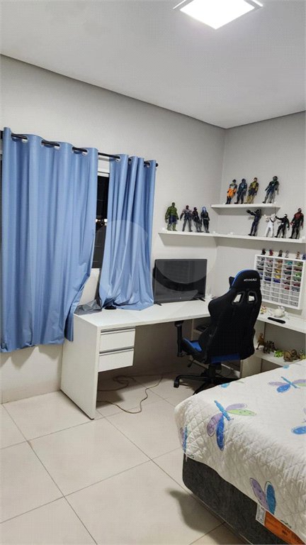 Sobrado à venda com 4 quartos, sendo 1 suíte, em Morada do Ouro, Cuiabá, MT