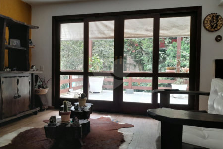 Sobrado à venda com 6 quartos, sendo 3 suítes, em Rolinópolis, São Paulo, SP